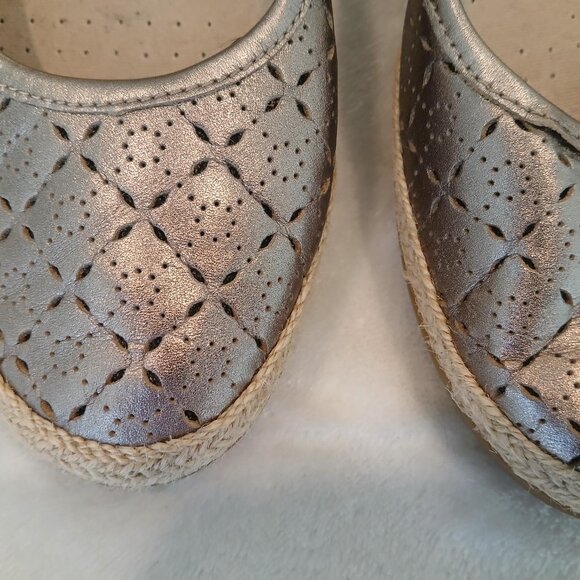 CLARKS COLLECTION METALLIC SILVER FLATS - Picture 2 of 6
